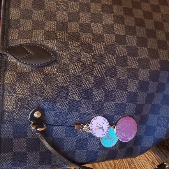 Louis Vuitton 3 Globe Logo Charm Multicolor - NWT - Picture 3 of 14